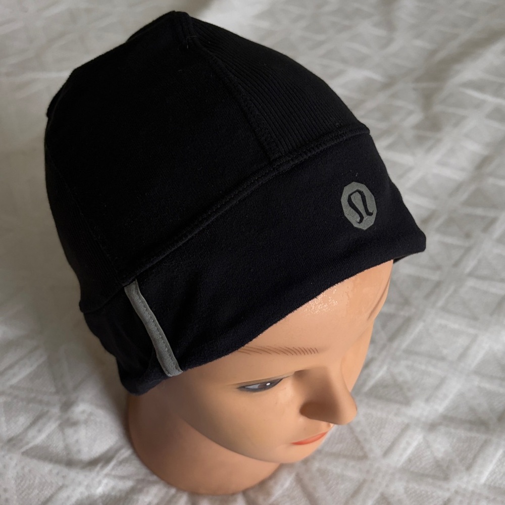 Lululemon Black Reflective Logo Beanie - Picture 4 of 6